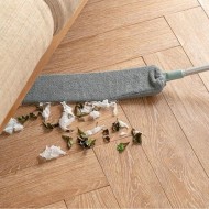 Ustensilă retractabilă ARTICLEAN pentru curățarea prafului în spațiile înguste